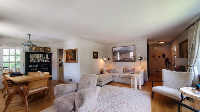 Building Photo - 4BR, 3.5BA Chevy Chase DC, Cape Cod Style ...