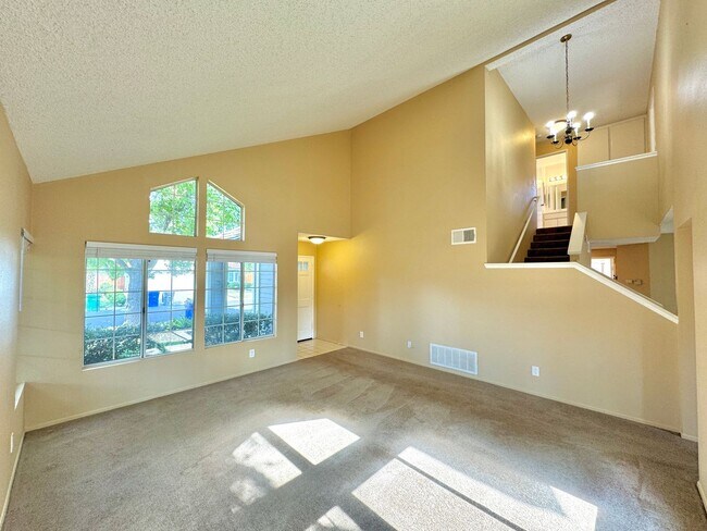 Building Photo - Great 3B/2.5BA House in Oceanside!