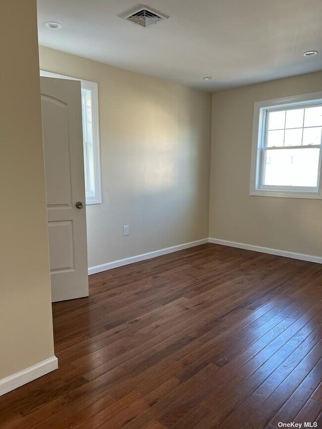 Foto del edificio - 145-30 Ferndale Ave