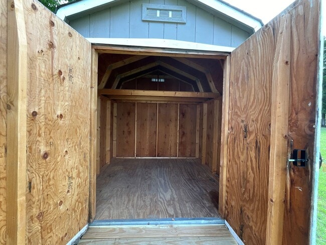 Building Photo - Updated 3/2 Home in High Point, One level,...