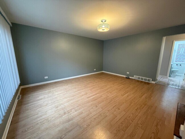 Foto del edificio - 10021 Frontage Rd