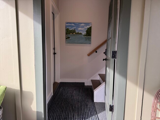 Building Photo - 67 Kings Hwy N