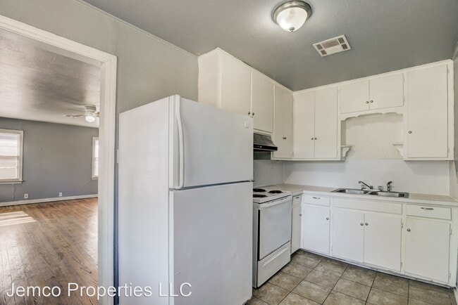 Building Photo - 2 br, 1 bath House - 2024 Andover Court