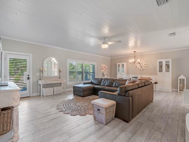 Foto del edificio - 5660 Deer Path Ln