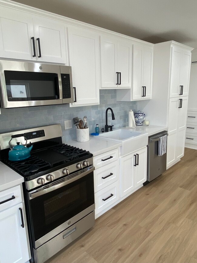 Custom Kitchen - 216 44th St
