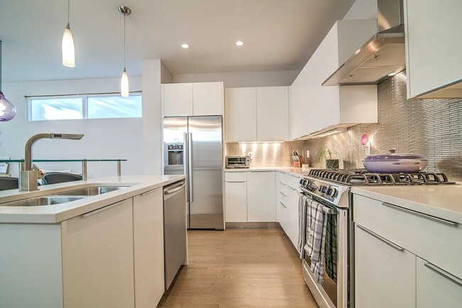 Foto del edificio - 2945 Umatilla St