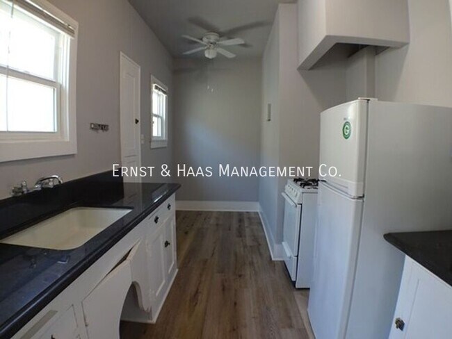 Foto del edificio - Lovely Studio Condo Located In Prime Long ...