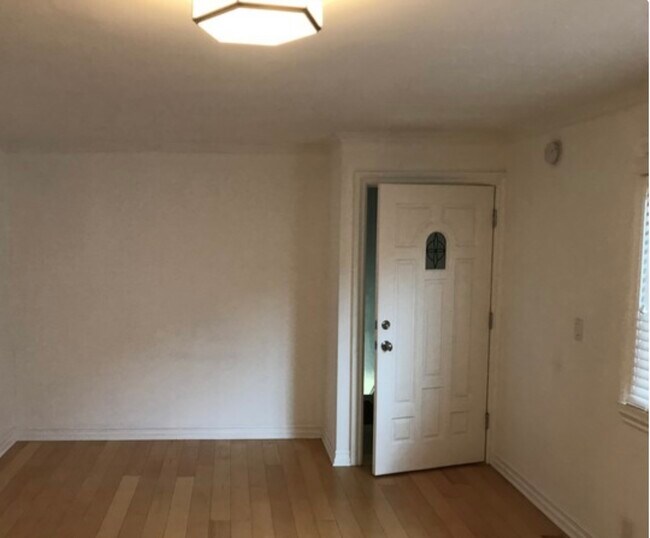 Building Photo - 120 Buccaneer St