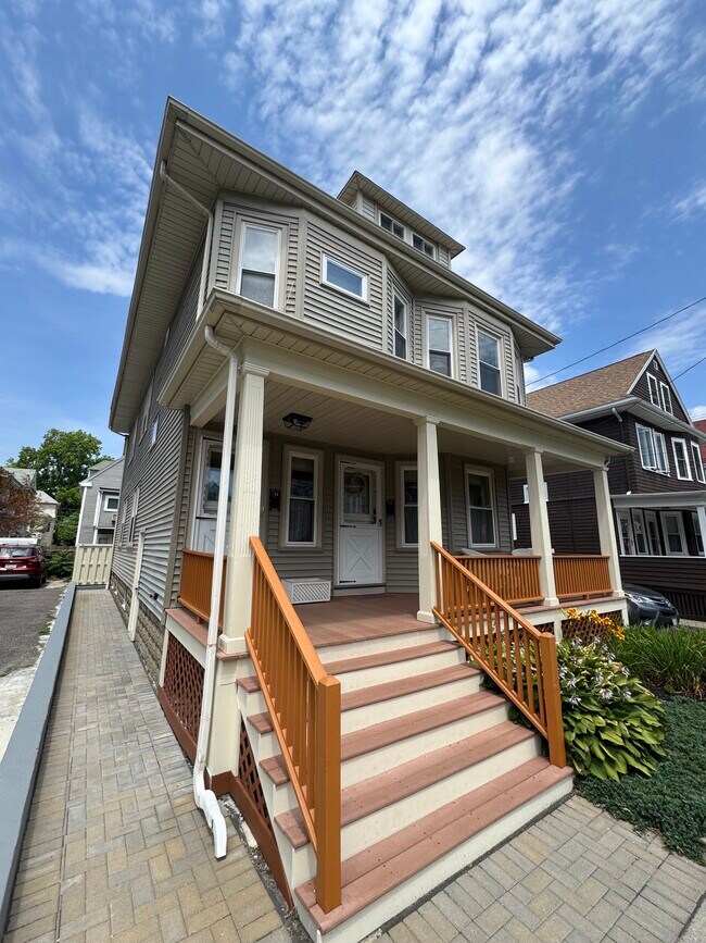 Building Photo - 13 Harris Rd