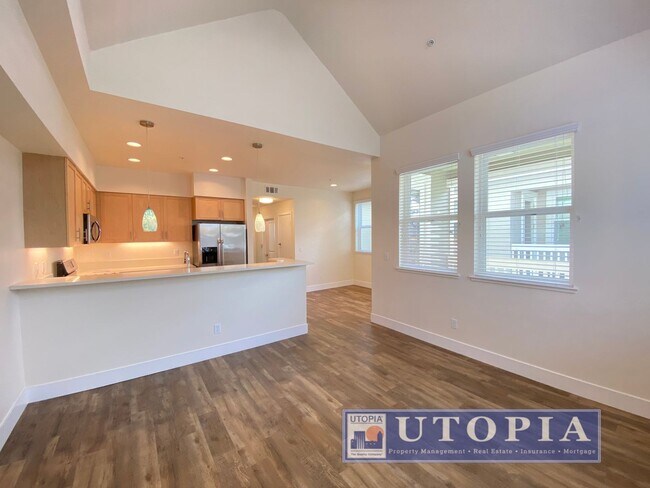 Building Photo - Beautiful and Spacious 3-bedroom, 3.5-bathroom Townhouse Located in the heart of Seabright.