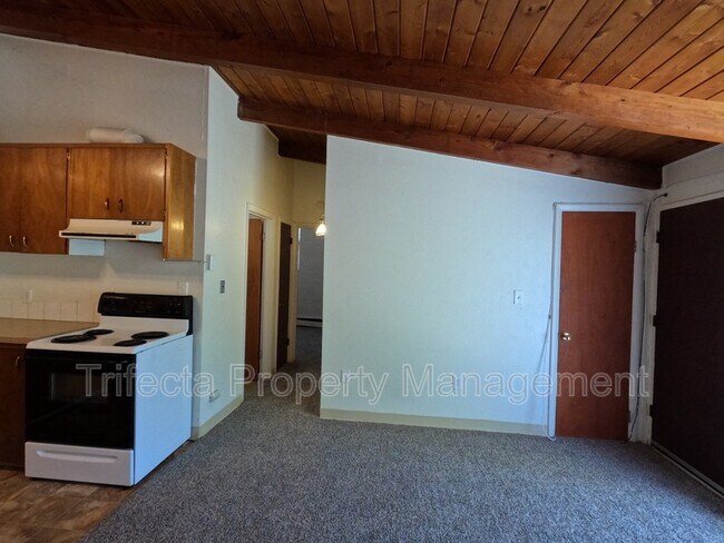 Building Photo - 610 Parker St