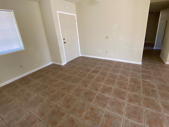 Foto del edificio - 5785 Hall Ln