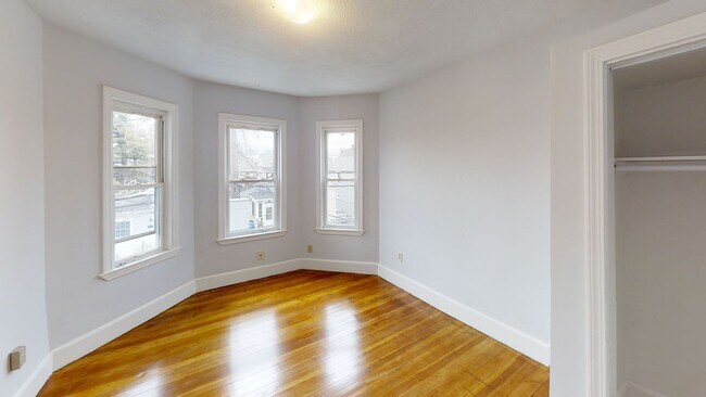 Foto del edificio - NIce 3 bed in Somerville