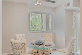 2BR, 1BA - 946SF - South Port