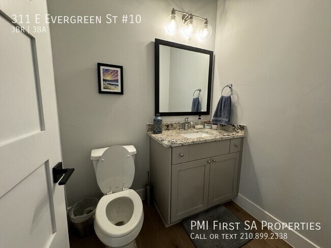 Building Photo - This downtown house with 3 bedrooms and 3 ...