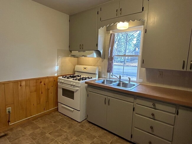 Building Photo - 334 E Elizabeth St