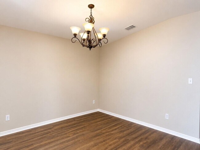 Foto del edificio - 1406 Millbrook Ln