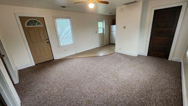 Building Photo - 2 Bedroom, 1 Bathroom Duplex with Private Balcony - Available June 1st