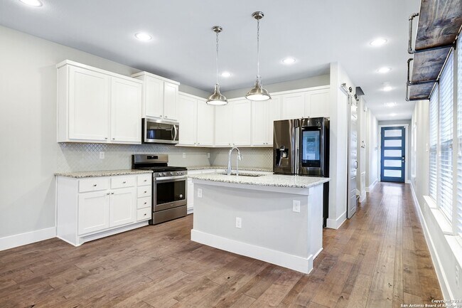 Foto del edificio - 507 Elmhurst Ave