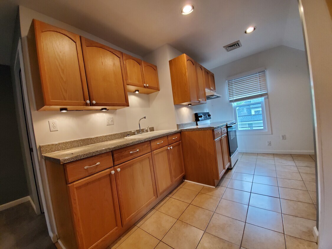 Primary Photo - 67 E Ridge Rd