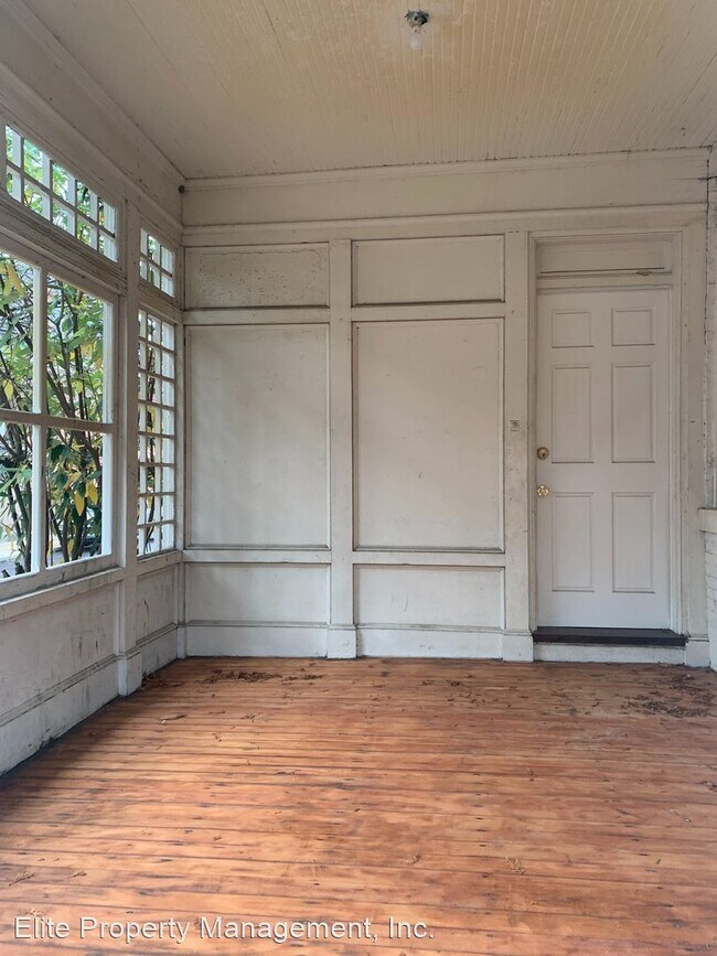 Building Photo - 2 br, 1 bath House - 501 W. King St., Apt. 1R