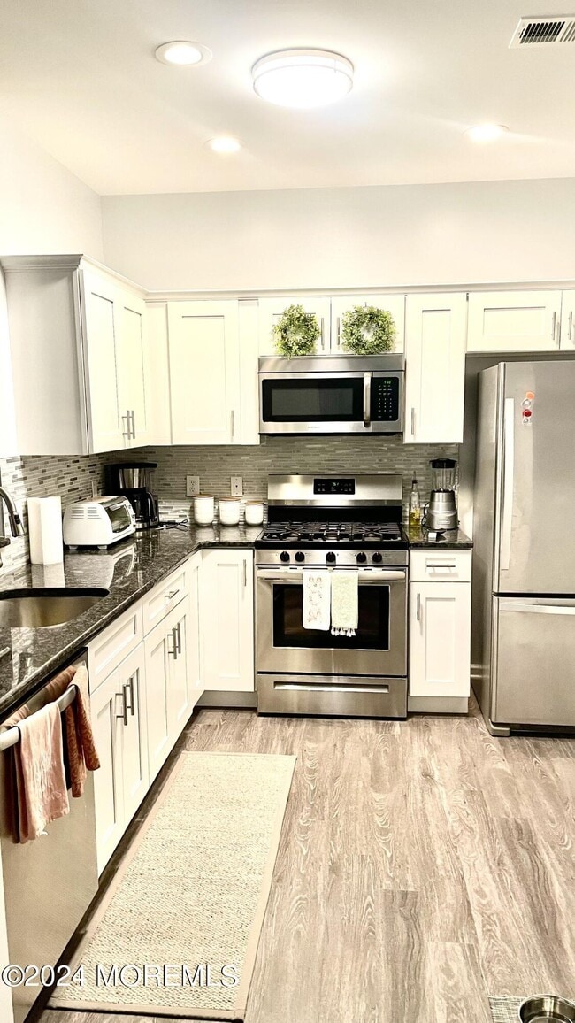 Building Photo - 136 Sophee Ln