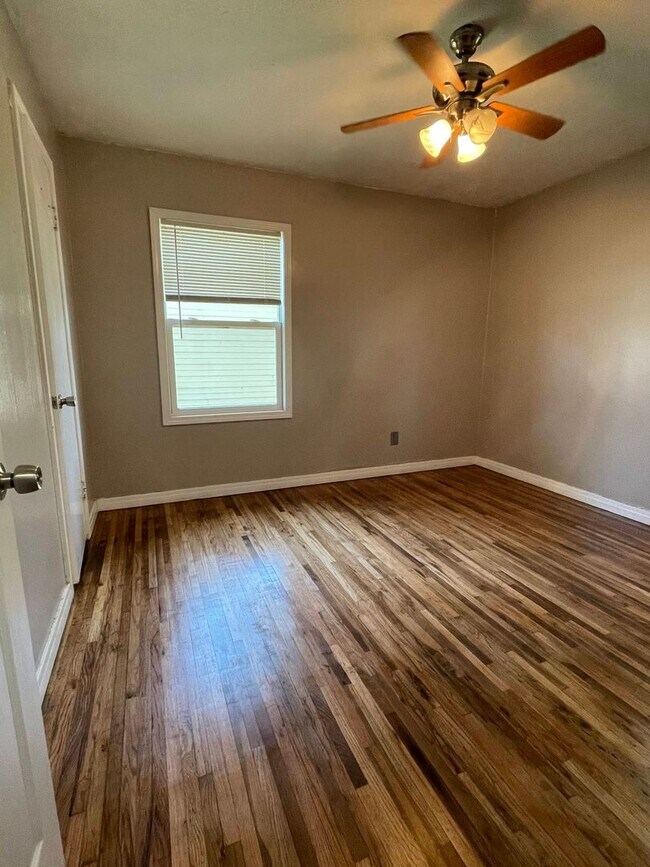 Foto del edificio - Great Location, Clean 2 bedroom