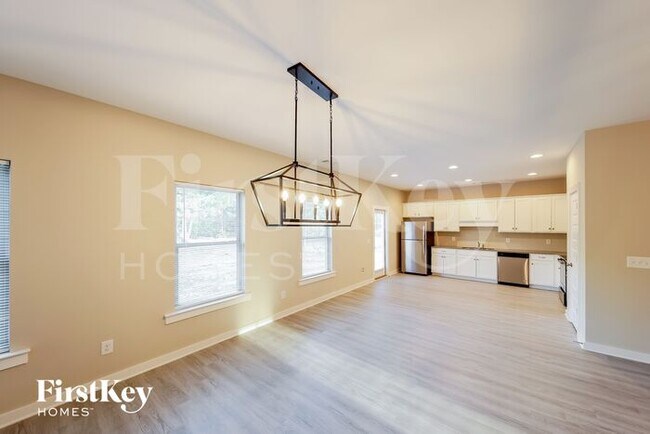 Foto del edificio - 192 Lakewood Ln