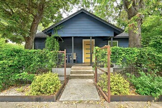 Building Photo - 53 Comal St