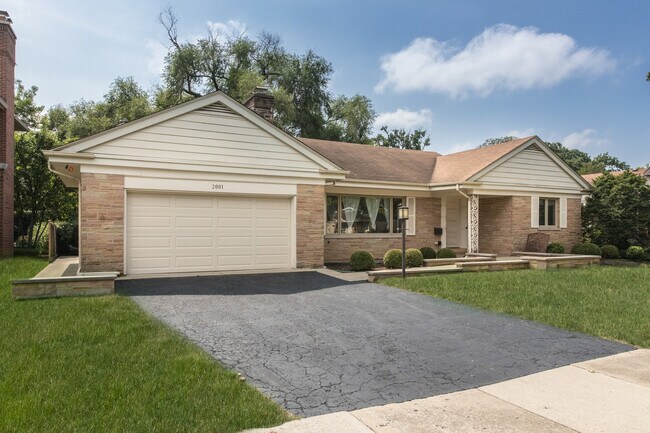 Foto del edificio - 2001 Woodland Ave