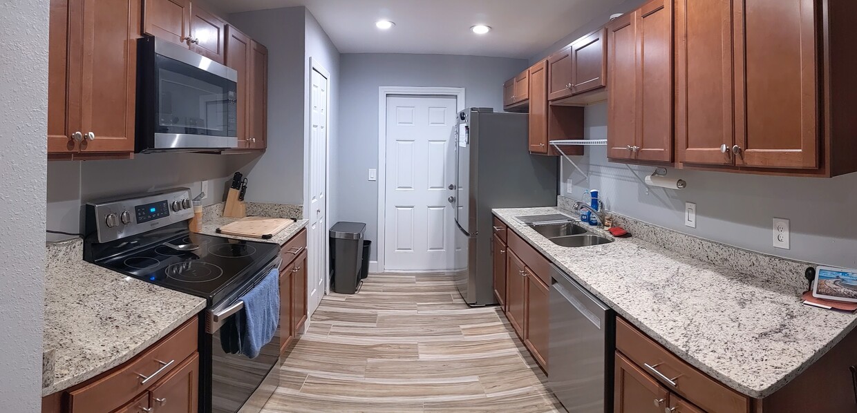 Foto principal - 5860 Elon Dr