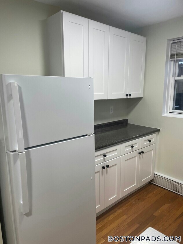 Primary Photo - 402 Highland Ave
