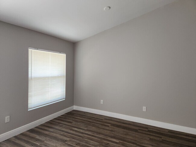 Foto del edificio - 5012 Dolphin Ct