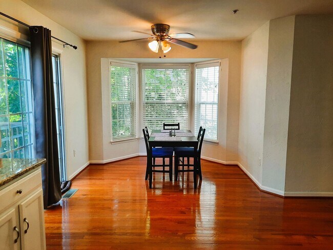 Building Photo - Rarely Available EOG Townhouse in Owings M...