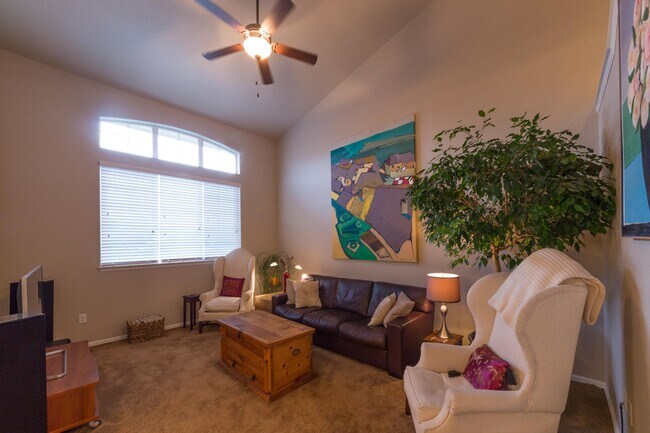 Family room - 2786 Exmoor Ln