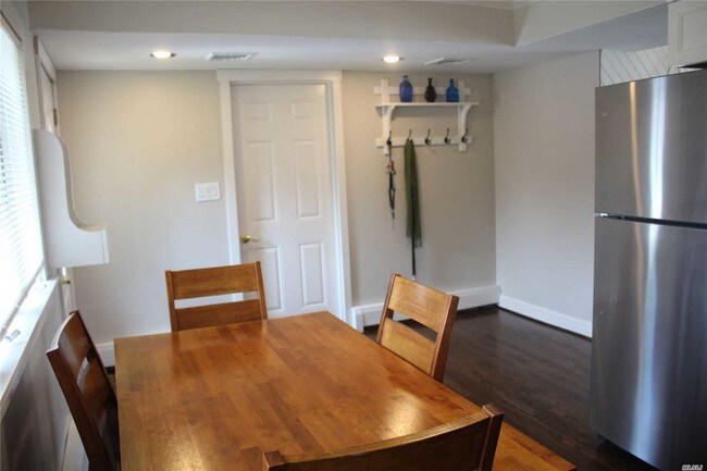 Building Photo - 87 Albatross Rd