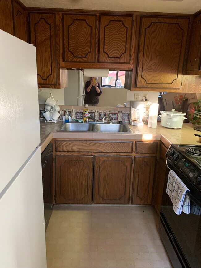 Cocina - 3860 N Butler Ave