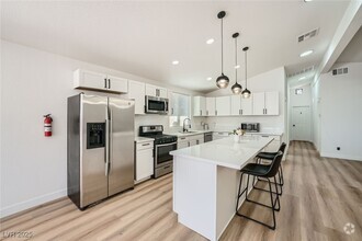 Building Photo - 1671 Sandalwood Ln