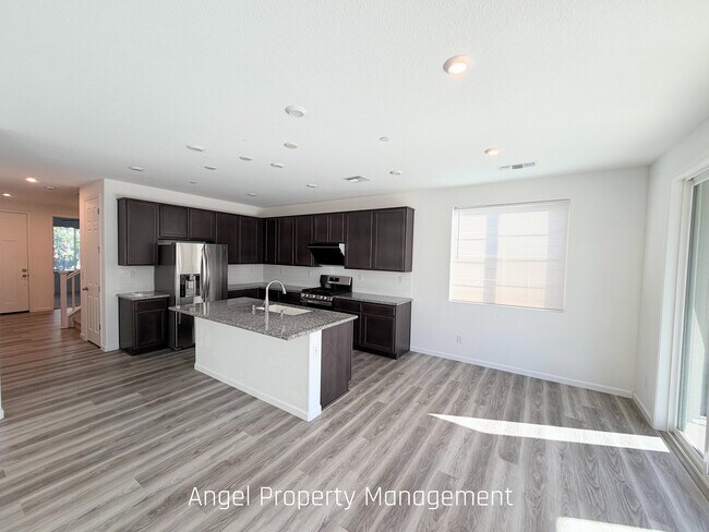 Foto del edificio - 425 Fuchsia Ct