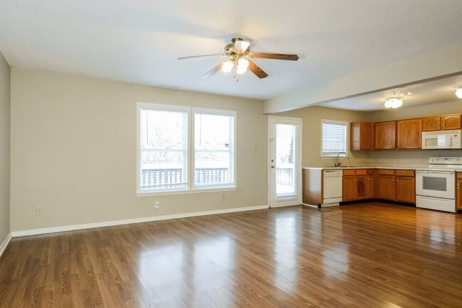 Building Photo - 8836 Hosta Way