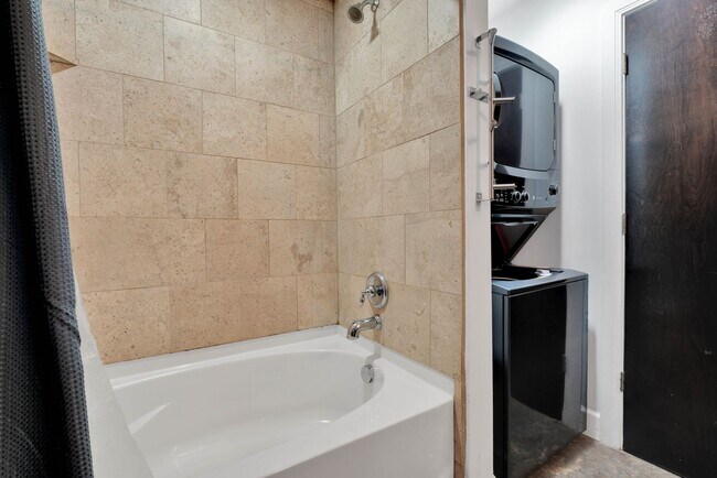 Foto del edificio - Modern Condo in Downtown San Antonio!