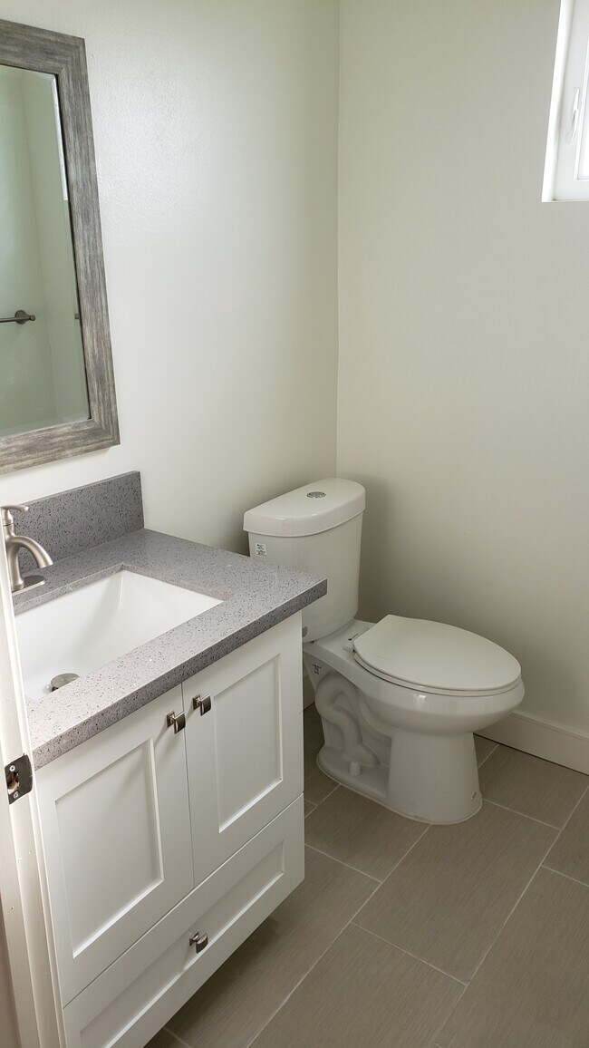 Foto del edificio - 2406 S Dunsmuir Ave