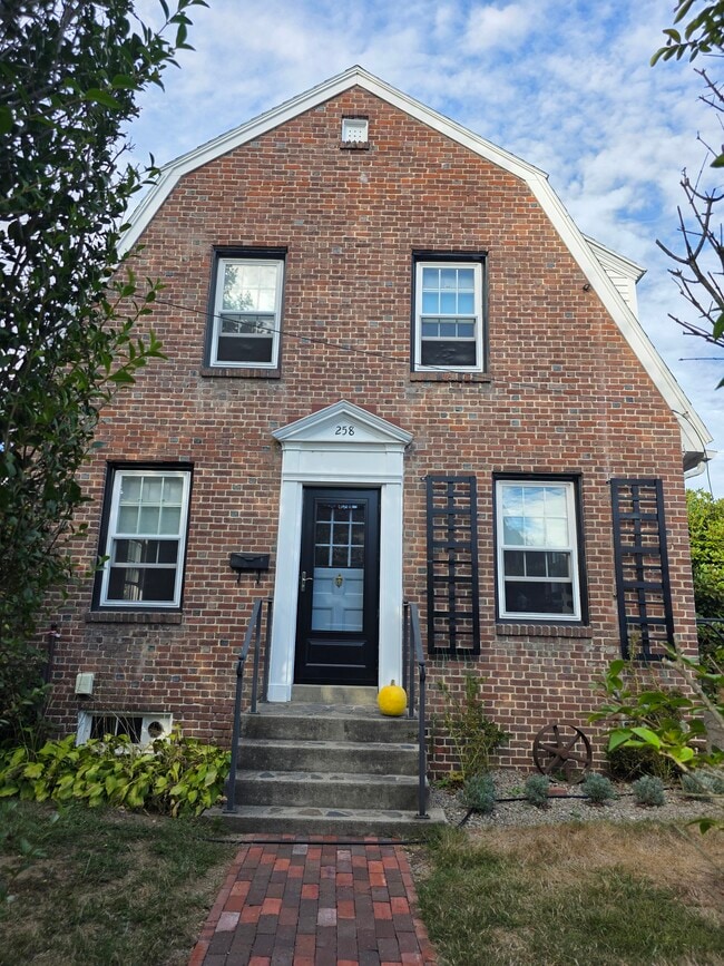 Building Photo - 258 Raleigh Way