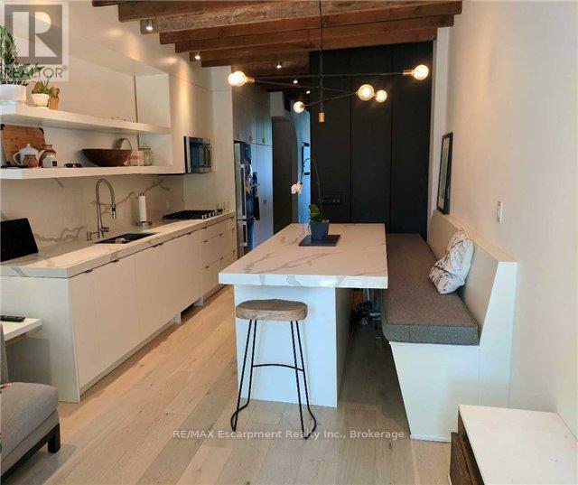 Photo du bâtiment - 2557 Dundas St W