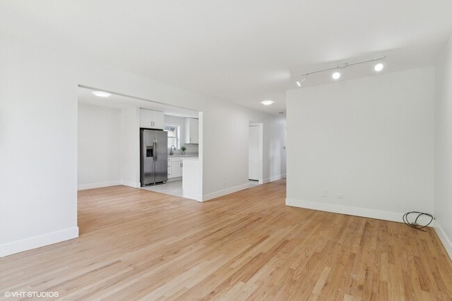 Building Photo - 512 Ida Ct Unit 2