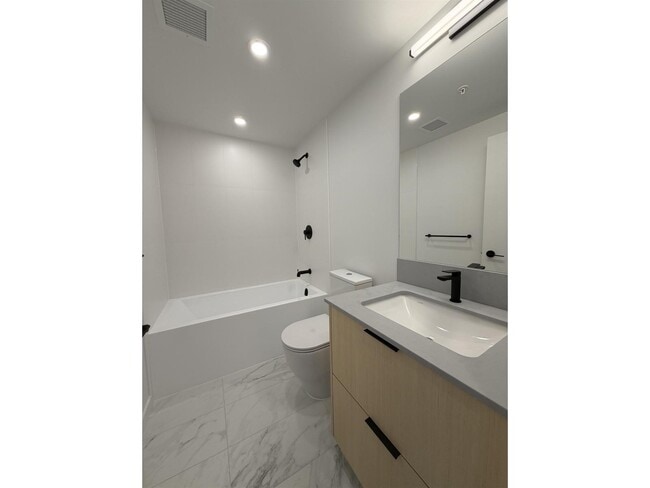 Building Photo - 13738 Central Ave