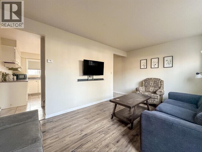 Photo du bâtiment - 7875 Hawthorne Dr