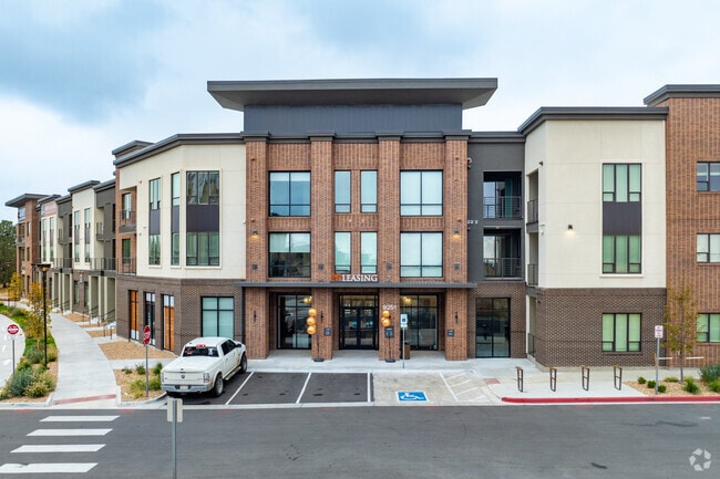 Building Photo - Hensley at The District