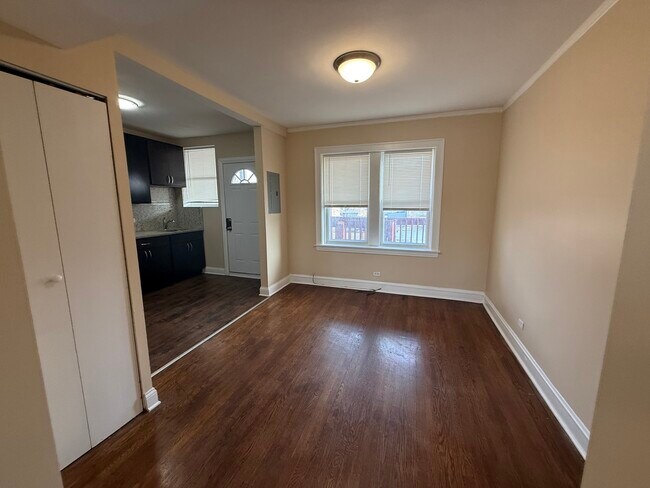 Foto del edificio - 4454 W Diversey Ave