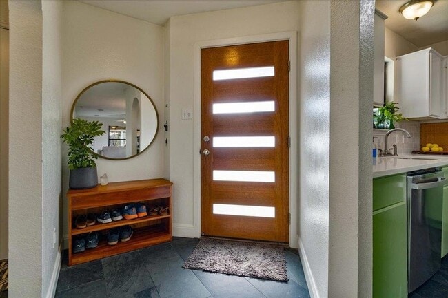 Building Photo - 2506 Jenibeth Ln